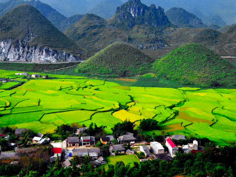 cổng trời Quản Bạ và Núi đôi Cô Tiên cổng trời Quản Bạ và Núi đôi Cô Tiên _ du lịch Lion Trip